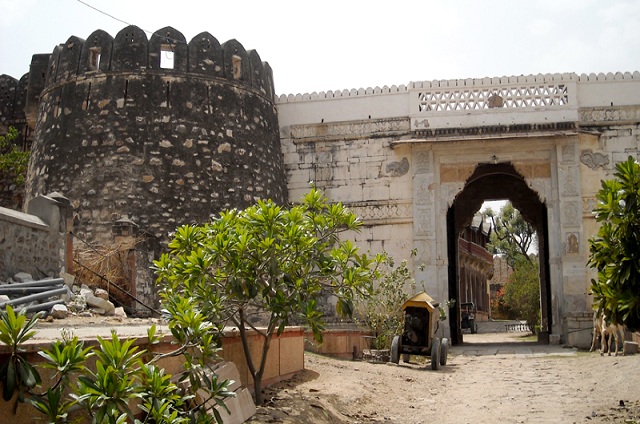 105-Auwa-fort-main-Gate
